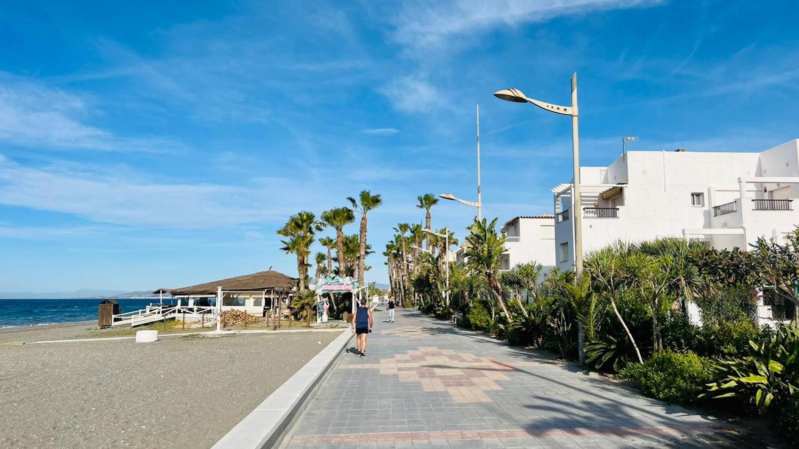 Laguna At *