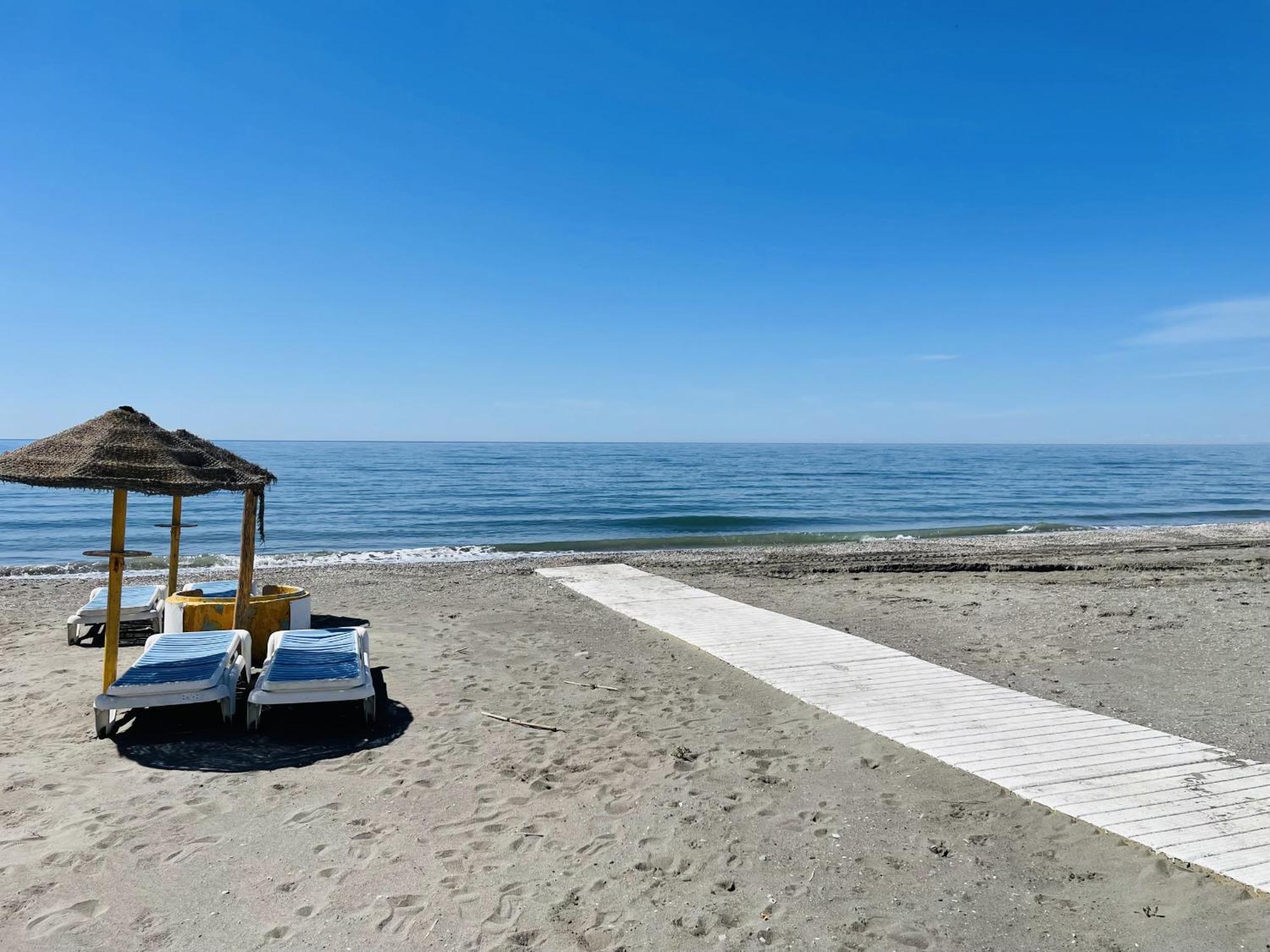 Apartment Laguna At *
